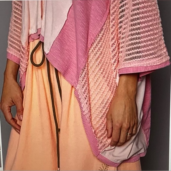 *STEAL* New POL Pink and Peach oversized v-neck top - Picture 3 of 4